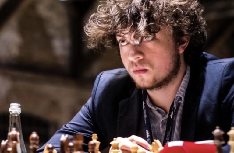 Read more about the article Niemann tiene tan claro que no hizo trampas que va a demandar a Carlsen por 100 millones de dólares