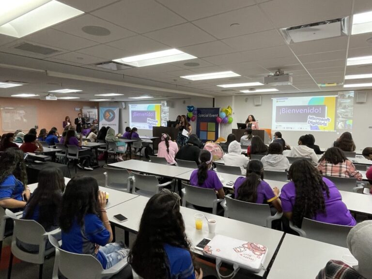 Read more about the article Casi 900 niñas pusieron a prueba sus habilidades digitales en el DigiGirlz Day Caribe 2022