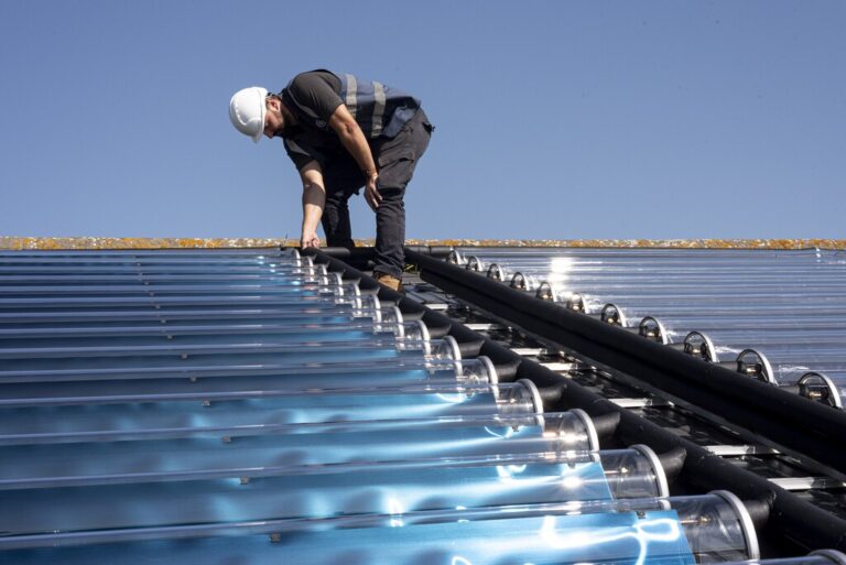 Read more about the article El próximo gran salto de las placas solares ya está a la vuelta de la esquina: los tubos de vacío