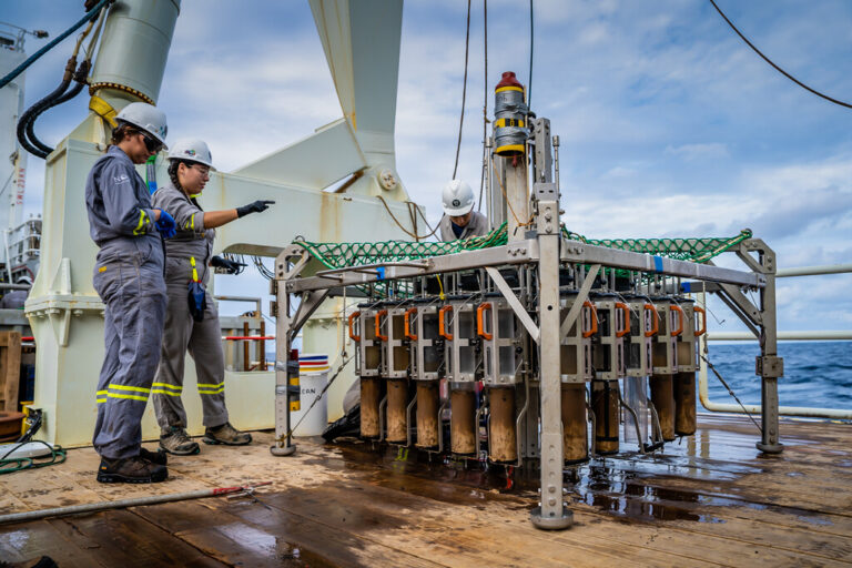 Read more about the article La minería en aguas profundas lleva años siendo objeto de disputa. Ahora está a punto de hacerse realidad