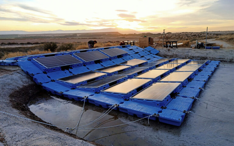 Read more about the article Las balsas de purines son un problema público. Zaragoza tiene una solución: cubrirlas de placas solares
