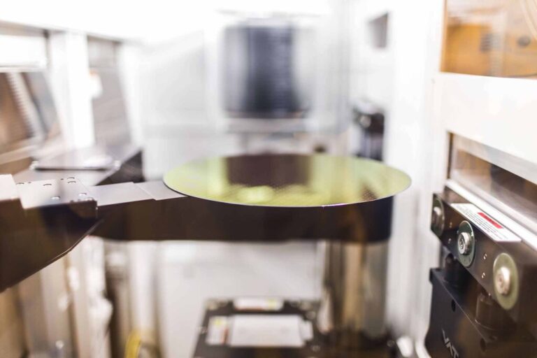 Read more about the article Los fabricantes de chips ya se aprietan el cinturón: GlobalFoundries prevé que la fiesta se acabará en 2023