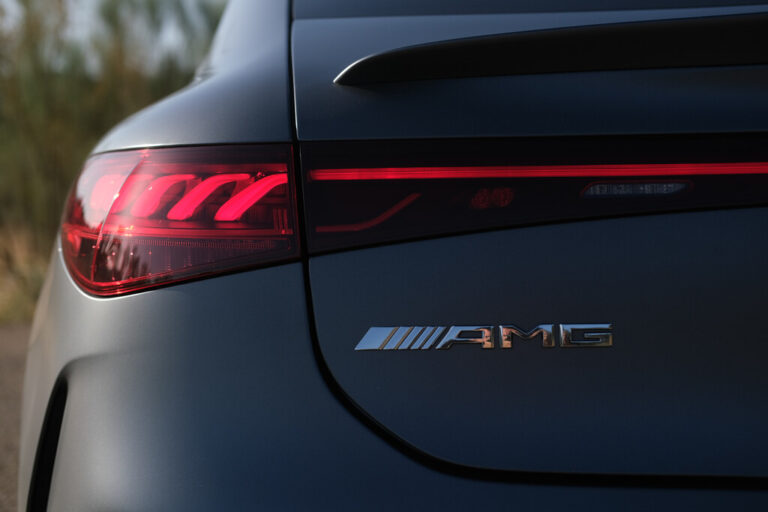 Read more about the article Si quieres correr más, paga un extra de 1.200€ al año: Mercedes estira el chicle de las suscripciones