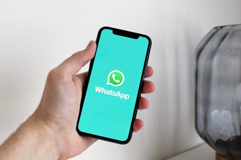 Read more about the article Cuatro años después, las videollamadas de WhatsApp reciben el modo PiP en iOS: podrás usar otras apps mientras llamas