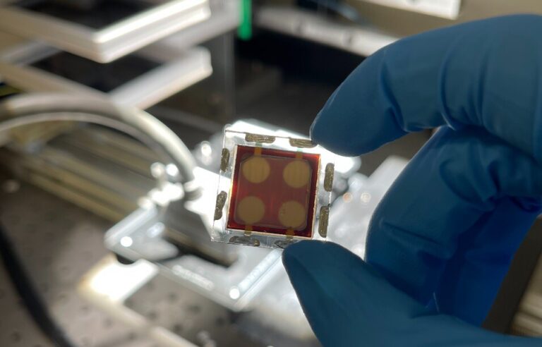 Read more about the article Las células solares de perovskita acaban de dar un paso de gigante contra su punto débil: la durabilidad