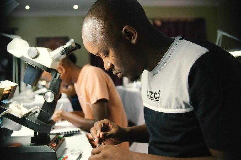 Read more about the article ‘Momentos de la verdad’: la empresa belga HB Antwerp utiliza blockchain para rastrear la historia de cada diamante