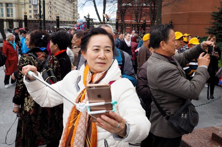 Read more about the article China se preparaba para reactivar su vital flujo turístico. El fin de Covid Zero lo pone ahora en riesgo