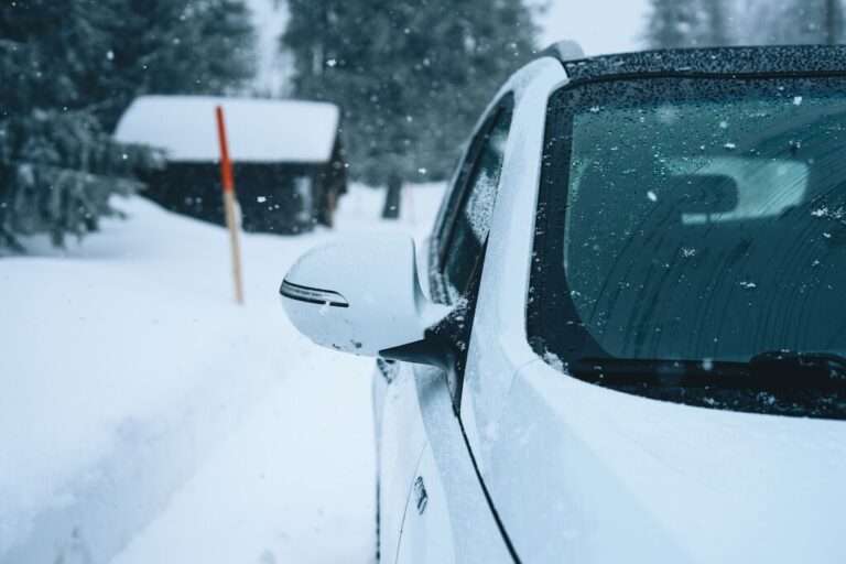 Read more about the article Conducir sobre la nieve es difícil, pero no tanto si sigues estos cuatro consejos básicos de la DGT