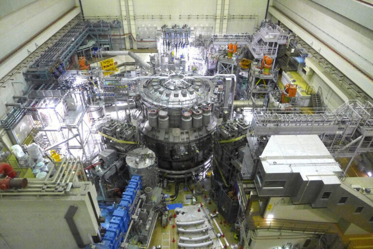 Read more about the article El mayor reactor experimental de fusión nuclear está listo para entrar en acción. No es JET y es crucial para ITER