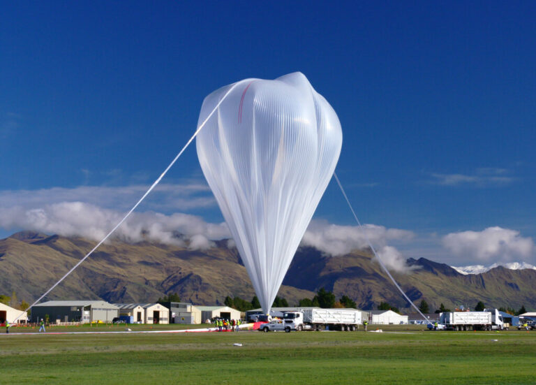 Read more about the article El misterio de los globos espía como resultado de un fenómeno casi desconocido: la “basura del cielo”