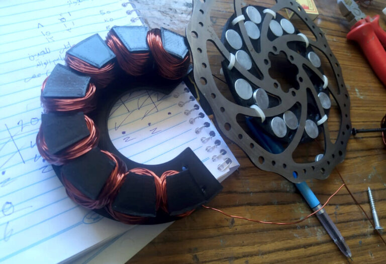 Read more about the article Esta foto esconde el secreto de la bicicleta eléctrica “de autonomía infinita”. Y no lo veremos en España