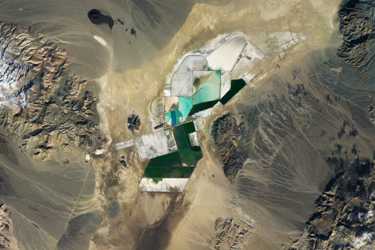 Read more about the article India dice haber encontrado un enorme yacimiento de litio. Son buenas noticias para el coche eléctrico