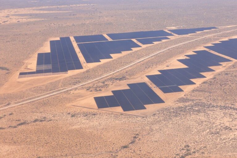 Read more about the article México quiere ser una potencia en energía solar. Y ya está construyendo un parque gigantesco en el desierto