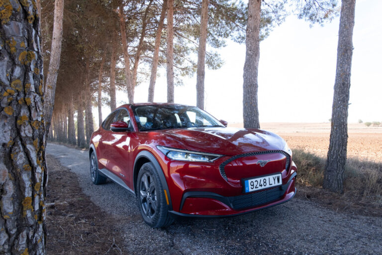 Read more about the article Otro rayo de esperanza en el mercado del coche eléctrico: Ford se une a Tesla y baja precios