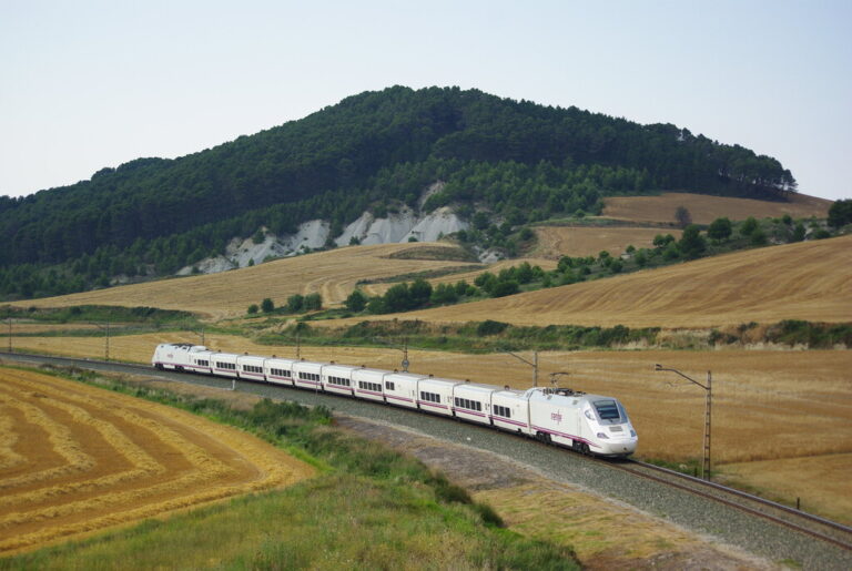 Read more about the article Renfe afronta por primera vez competencia en casa. Así que ya tiene un plan para infiltrarse en Francia