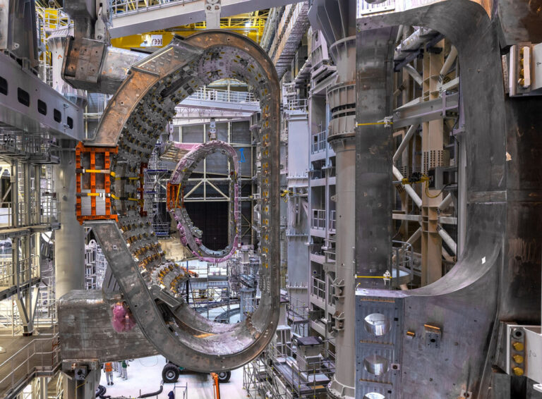 Read more about the article El 78% de ITER ya está listo: al mayor reactor de fusión tan sólo le queda un paso para su momento crucial