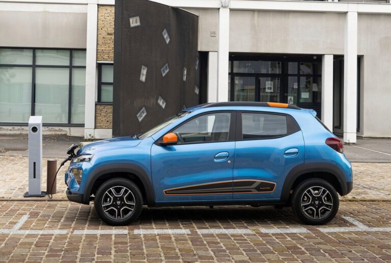 Read more about the article Francia cree que el futuro pasa por no tener coches. Así que ya planea “leasings” por 100 euros al mes