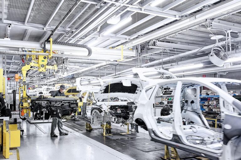 Read more about the article Nissan abrirá 1.000 puestos de trabajo en Barcelona: la reconversión de la planta trae nuevas contrataciones