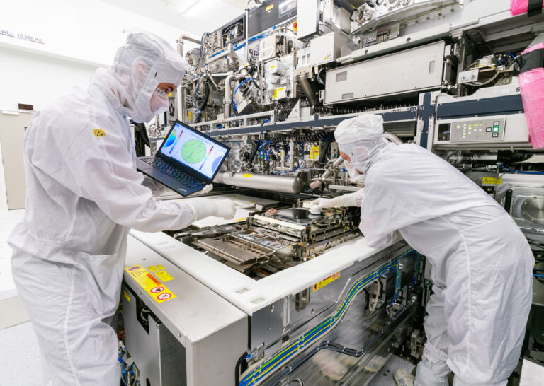 Read more about the article Occidente va a perder la guerra de los chips: la abrumadora superioridad de Asia, en cifras