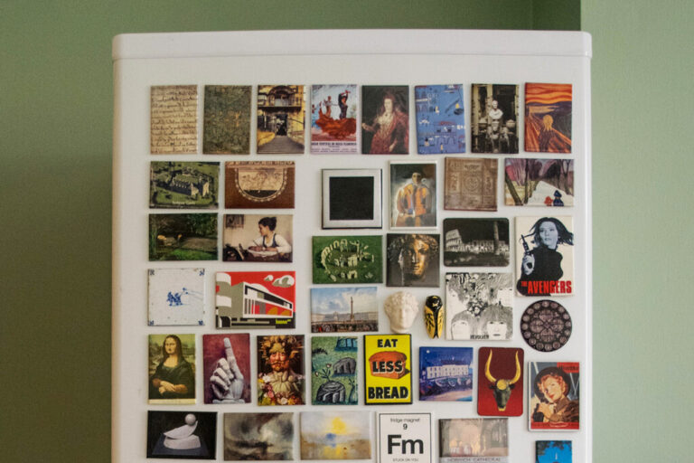 Read more about the article Quitar los imanes de la nevera supone al ahorro eléctrico lo mismo que la homeopatía a tu salud: nada