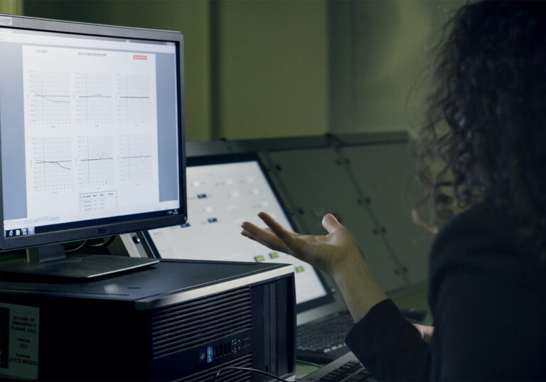 Read more about the article Rusia ya tiene ordenadores con sus propias CPU para esquivar a Occidente: lo sorprendente es quién se las fabrica