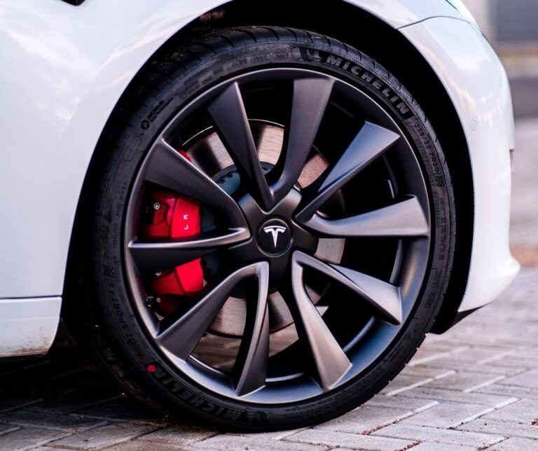 Read more about the article Sabíamos que las llantas penalizaban la autonomía del coche eléctrico. Tesla acaba demostrar hasta qué punto