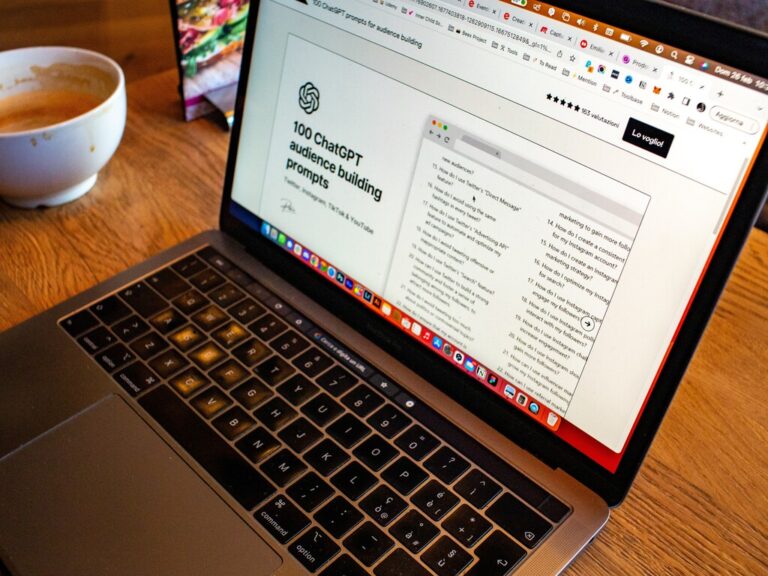 Read more about the article ChatGPT promete mejorar nuestra productividad radicalmente. El MIT lo ha investigado y su conclusión es clara