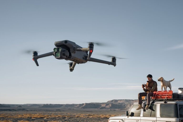 Read more about the article DJI Mavic 3 Pro: el primer dron con tres objetivos y un despliegue de sensores visuales