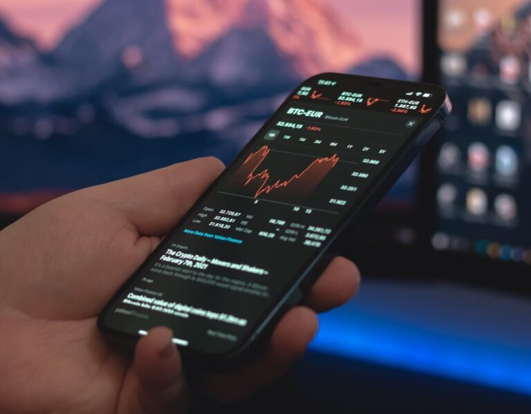 Read more about the article El Bitcoin supera de nuevo los 30.000 dólares: una loca (y frágil) subida en medio de la incertidumbre