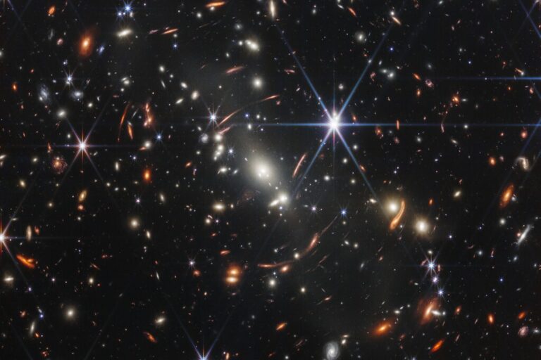 Read more about the article El universo primitivo que nos muestra el James Webb no es como nos esperábamos. Comienza a ser un problema
