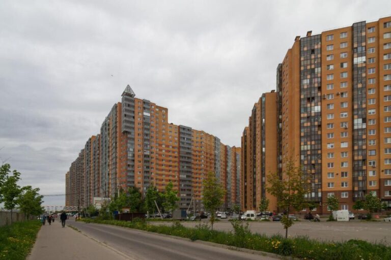 Read more about the article La gran “colmena humana”: el bloque de apartamentos de Rusia donde viven más de 18.000 personas