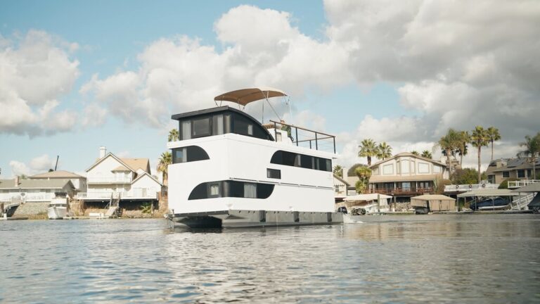 Read more about the article Galicia ha logrado abrirse paso en un nuevo (y jugoso) mercado en Estados Unidos: los “barcos-casa”