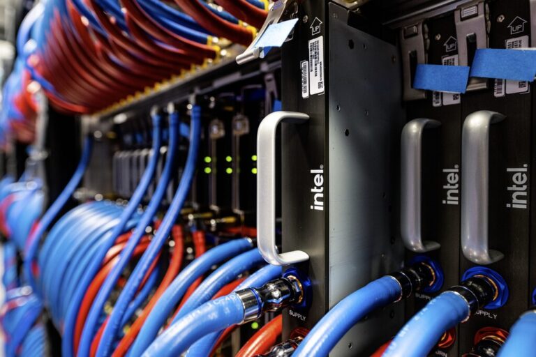 Read more about the article Intel prepara su propio ChatGPT para el ámbito científico. Uno con un trillón de parámetros