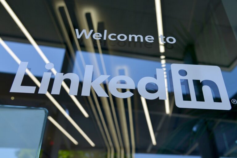 Read more about the article Ni LinkedIn se salva de los recortes: anuncia el despido de más de 700 empleados y el cierre de su aplicación para China