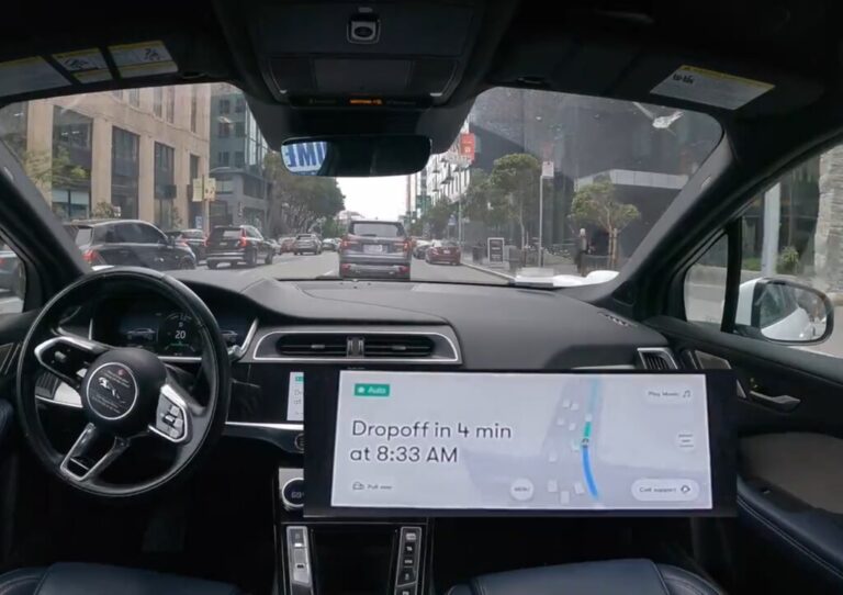 Read more about the article Ya podemos viajar a bordo de un taxi autónomo de Waymo gracias a este vídeo en el interior de uno de ellos