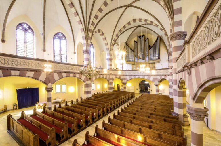 Read more about the article ChatGPT genera buenos sermones. Así que una iglesia alemana lo ha utilizado para impartir misa