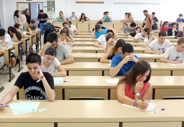 Read more about the article Hay inflación de notas en la EvAU y en el acceso a la universidad. Por un motivo: es demasiado fácil