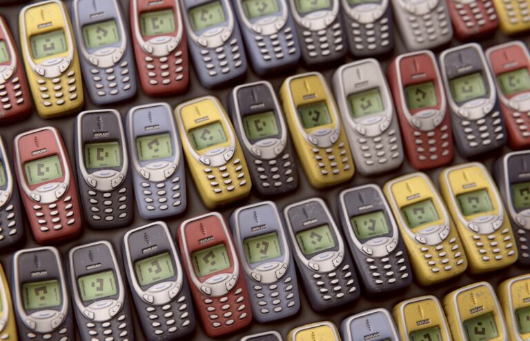 Read more about the article Hay más de 5.000 millones de móviles abandonados en nuestros cajones. Y son una verdadera mina