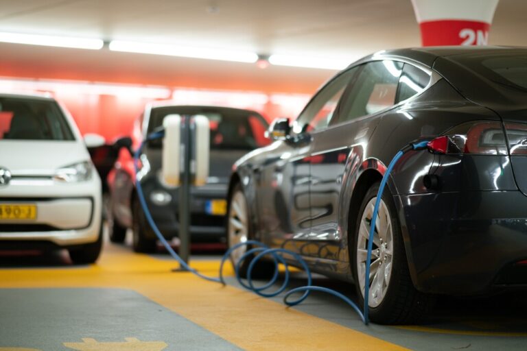 Read more about the article La edad media de los coches eléctricos es de 3,6 años. Tiene sentido y no tiene nada que ver con su fiabilidad