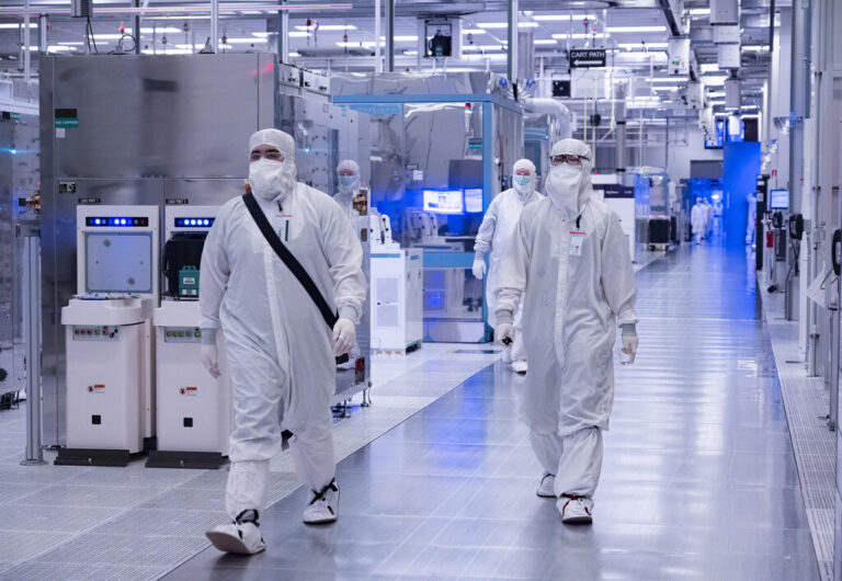 Read more about the article La fábrica de Intel en Alemania se complica: la incertidumbre se cierne sobre el plan de Europa para los chips