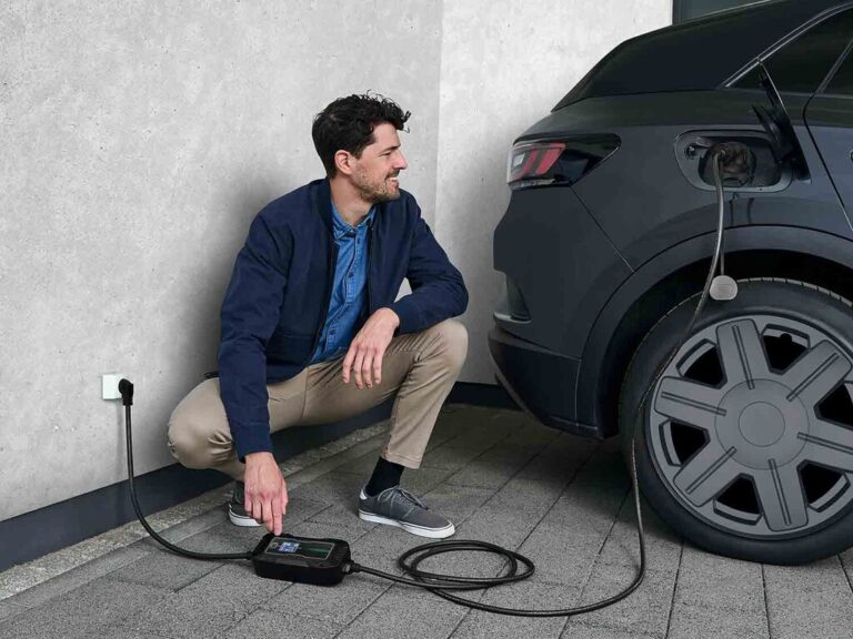 Read more about the article Lidl tiene el producto estrella para coche eléctrico del verano: su cargador portátil está rebajadísimo