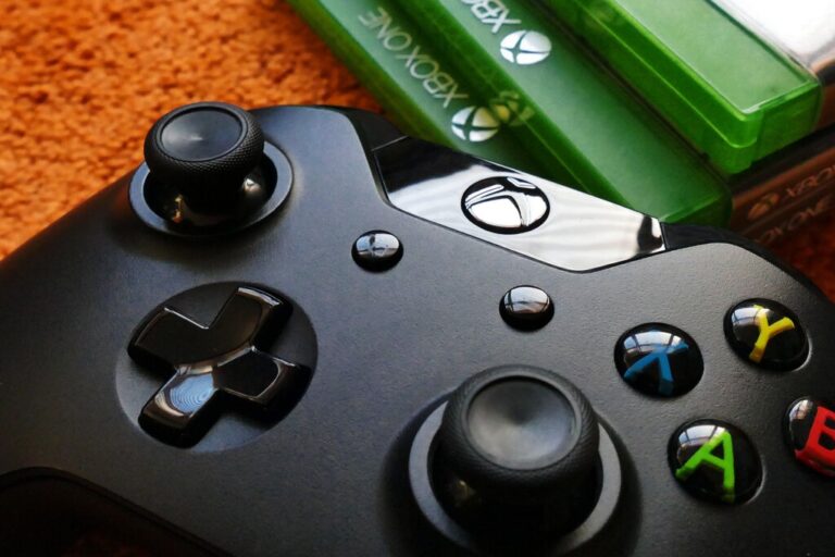 Read more about the article Microsoft deja de desarrollar juegos para la Xbox One, pero la consola no está muerta. Ni muchísimo menos