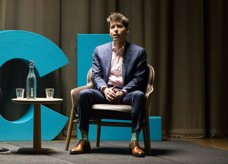 Read more about the article Sam Altman tiene claro por qué OpenAI no puede ser una empresa de capital abierto: “Superinteligencia”