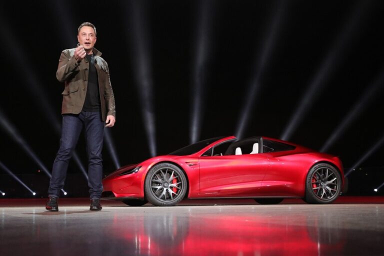 Read more about the article Todo sobre el Tesla Roadster es una incógnita. Salvo su reserva: 43.000 euros