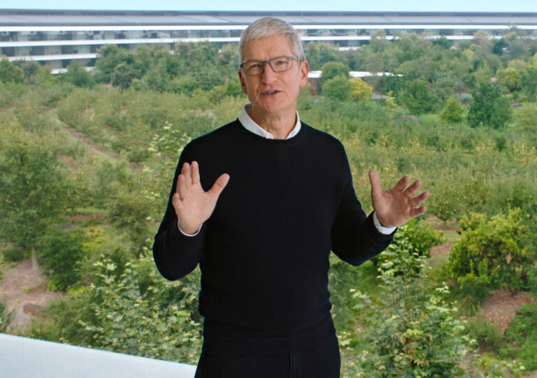 Read more about the article “Apple GPT”: la empresa de Cupertino ya trabaja en una IA para competir con OpenAI y Google, según Gurman