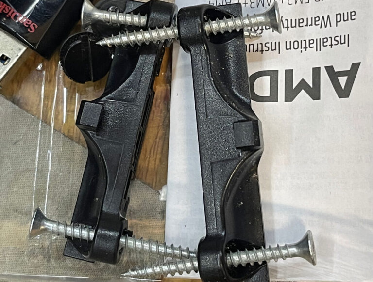 Read more about the article “Cosas ridículamente estúpidas que hace la gente”: un técnico detalla como alguien montó un PC con tornillos para madera