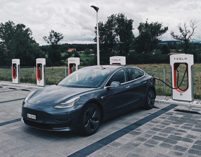 Read more about the article El coche eléctrico tiene un nuevo objetivo en su camino por ser asequible: eliminar las tierras raras de sus motores