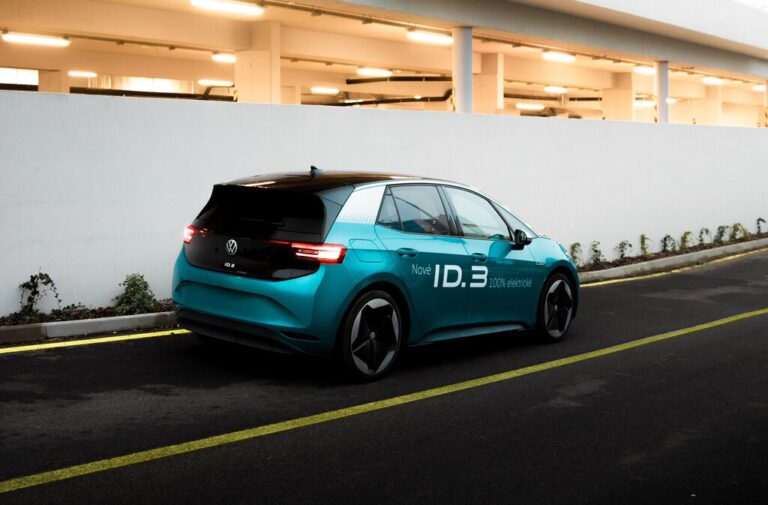 Read more about the article El grupo Volkswagen está “en llamas” y hay un sospechoso: los costes derivados del coche eléctrico