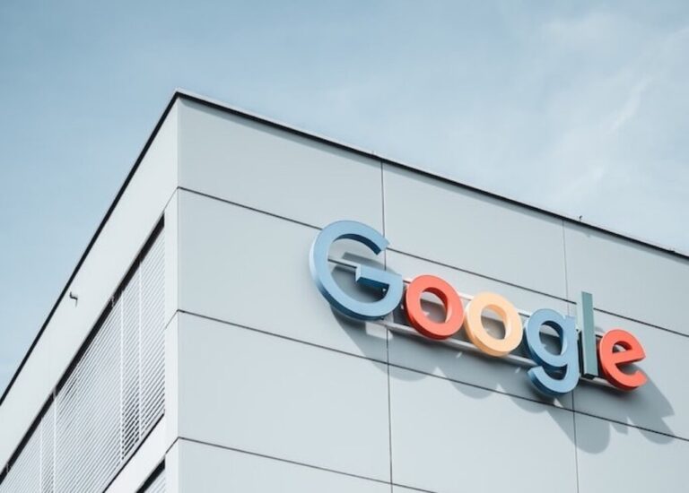 Read more about the article España quiso recaudar 1.000 millones de euros al año con la tasa Google. Ahora desaparecerá por la puerta de atrás