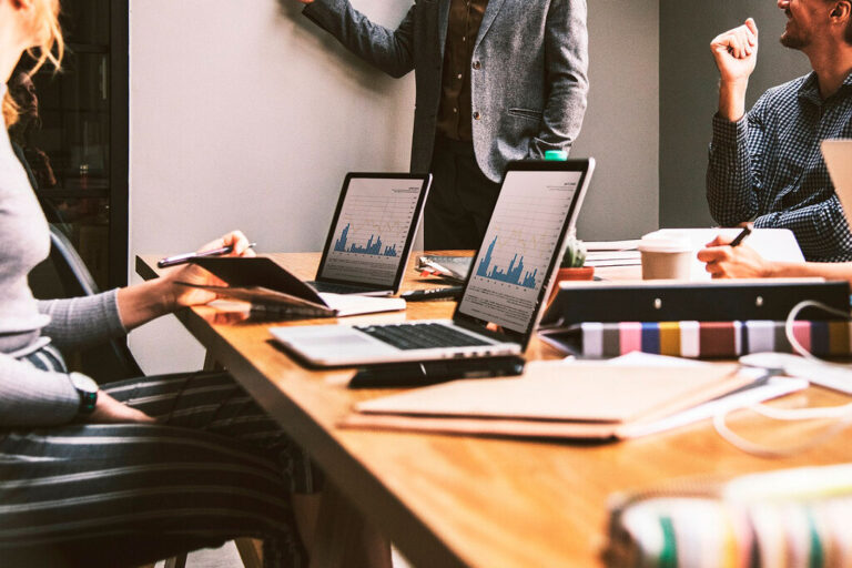 Read more about the article Aumentan las ofertas de teletrabajo falsas. Es una trampa semántica que esconde la obligación de ir a la oficina